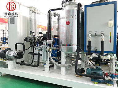 Polyurethane high pressure foaming machine